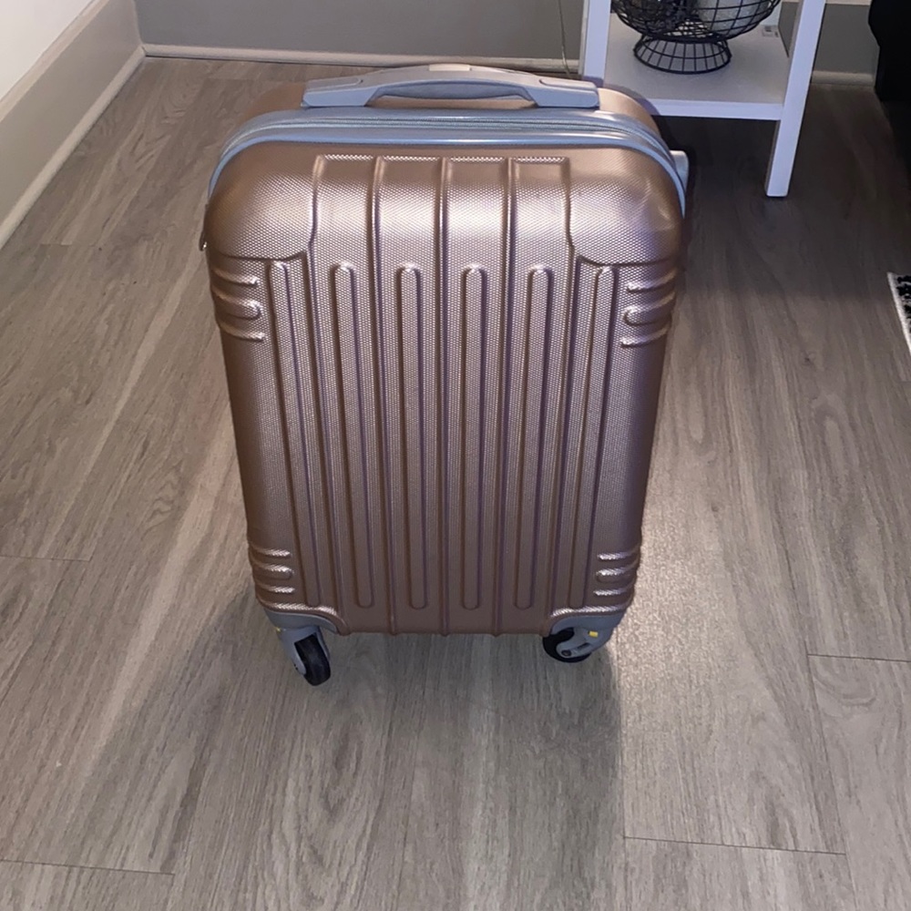 4 wheel carry on